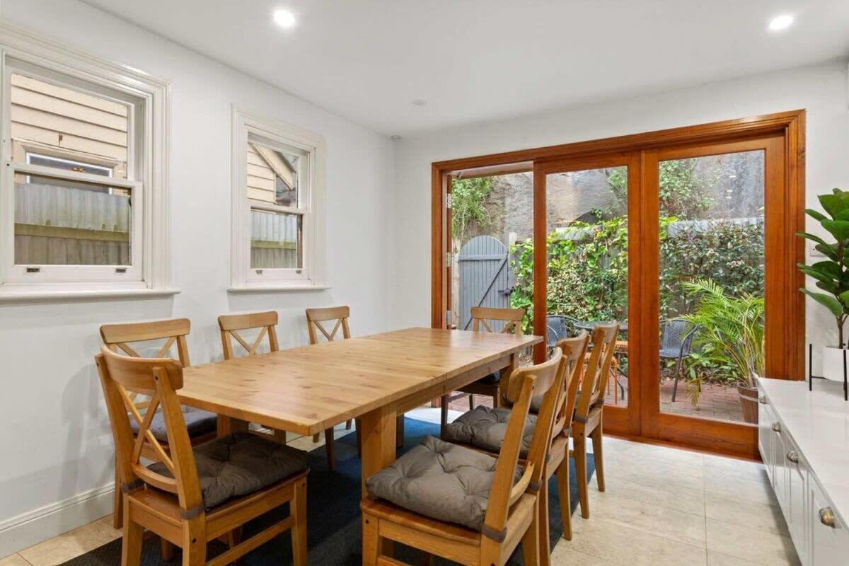 Victorian 4-Bed Terrace In Rocks - Steps From Cbd Villa Sydney Exterior photo