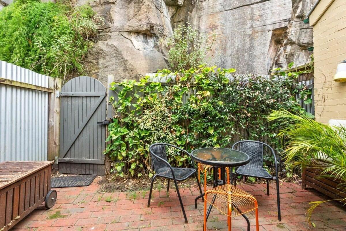 Victorian 4-Bed Terrace In Rocks - Steps From Cbd Villa Sydney Exterior photo